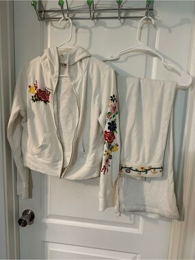 Guess Cream Hooded Zip Jacket with Multicolor Floral Embroidery